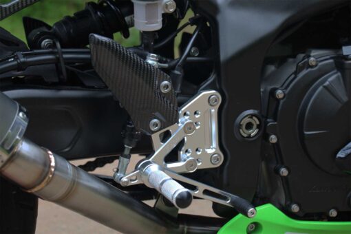 Racing stepkit adjustable Quick shifter Silver, Ninja ZX-4R (R ) - Image 12