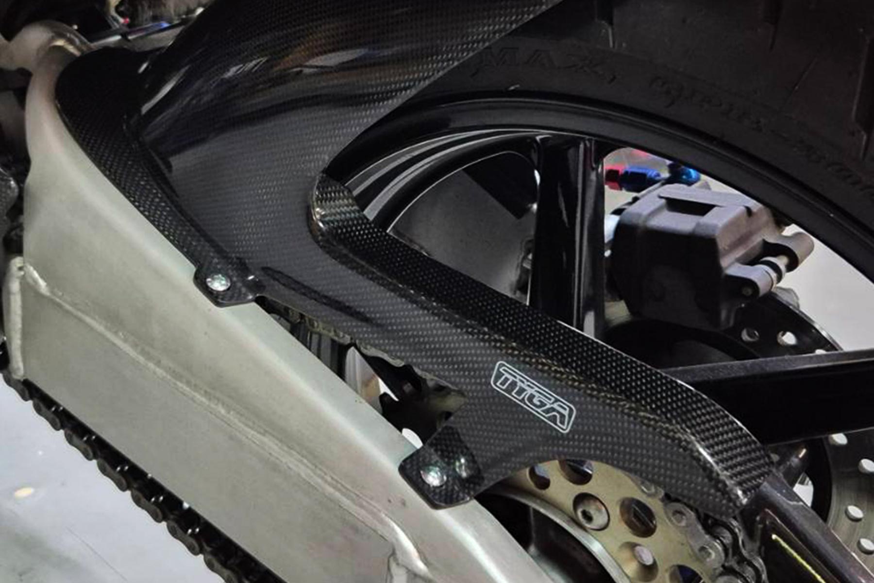 Carbon rear hugger, CBR250RR MC22 - Image 6