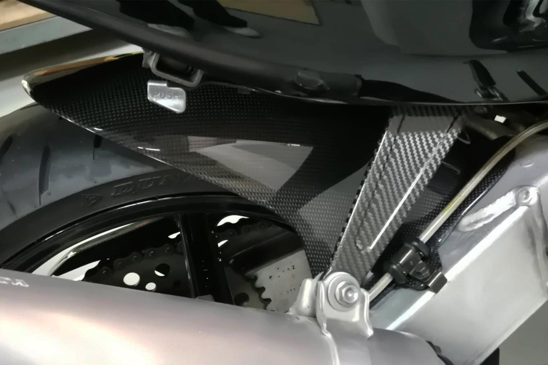 Carbon rear hugger, CBR250RR MC22 - Image 7
