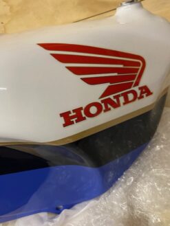 *** NEW *** Fuel Tank, GRP, VFR400R NC30, Painted Type 1
