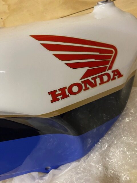 *** NEW *** Fuel Tank, GRP, VFR400R NC30, Painted Type 1