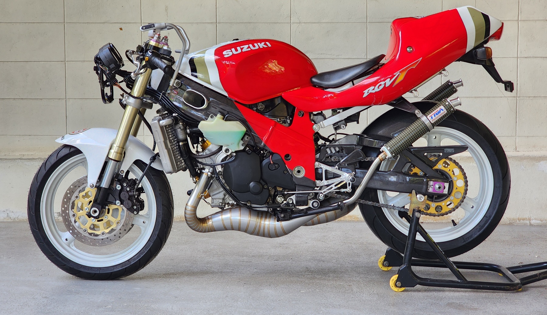 Suzuki RGV250 VJ23 Lucky Strike | TYGA Performance Project Bike