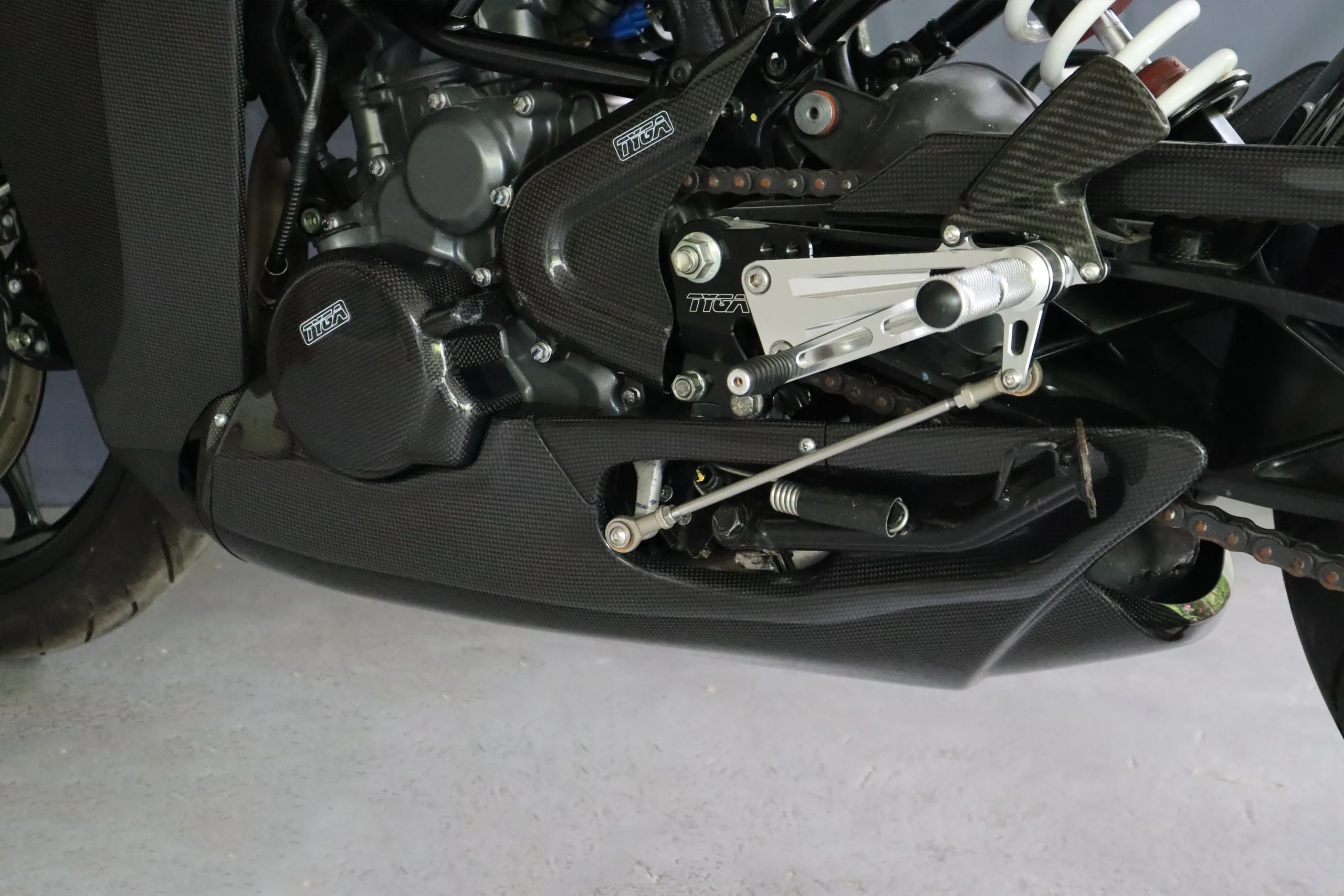 Belly Pan Set, Carbon, Street, KTM RC390 2022-2026 - Image 5