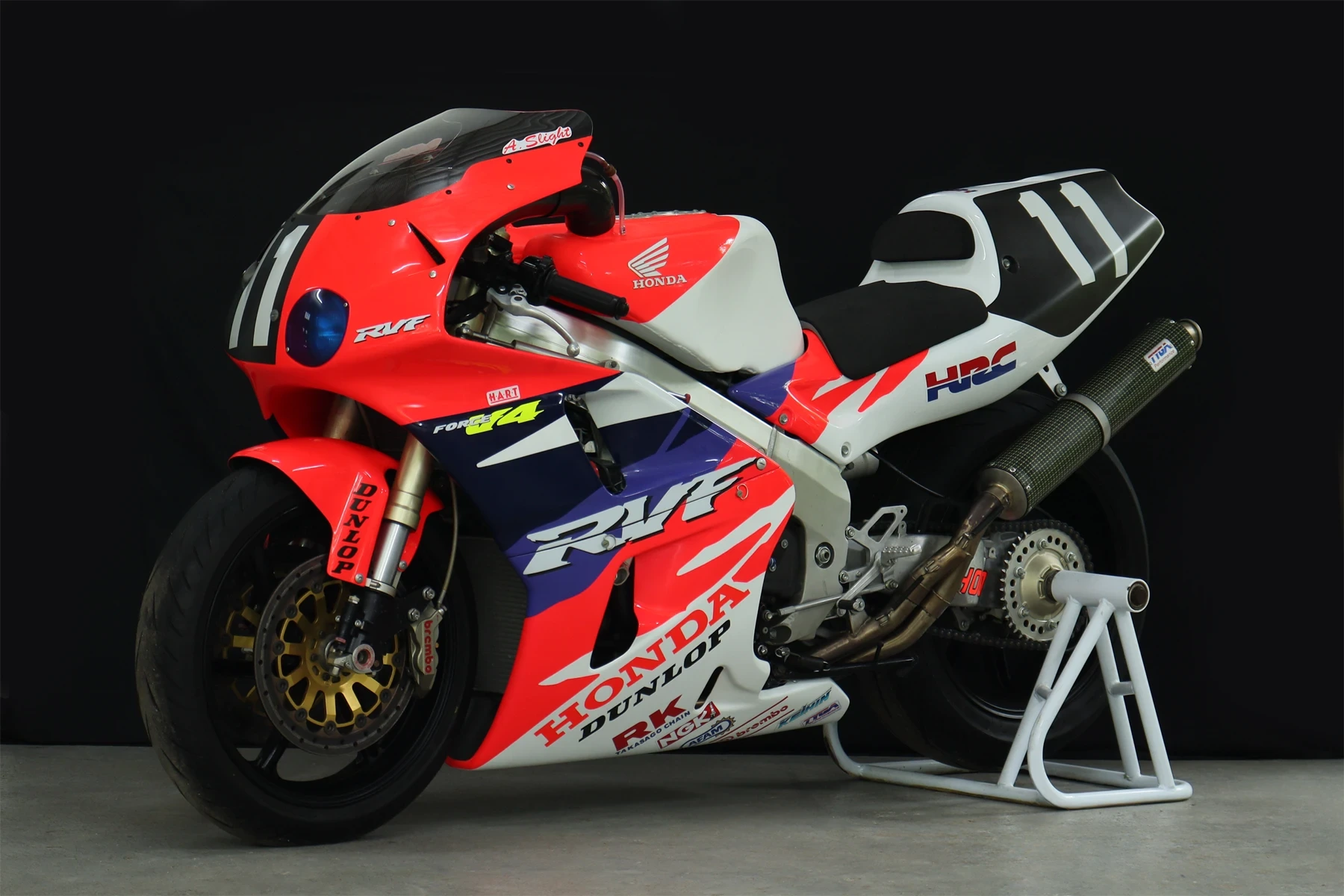 Honda RVF750R RC45 NL5 in 1994 Suzuka colours, number 11, with TYGA Kevlar silencer